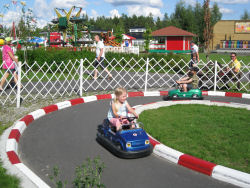 nokkakiven_puisto7_iso.jpg 163k