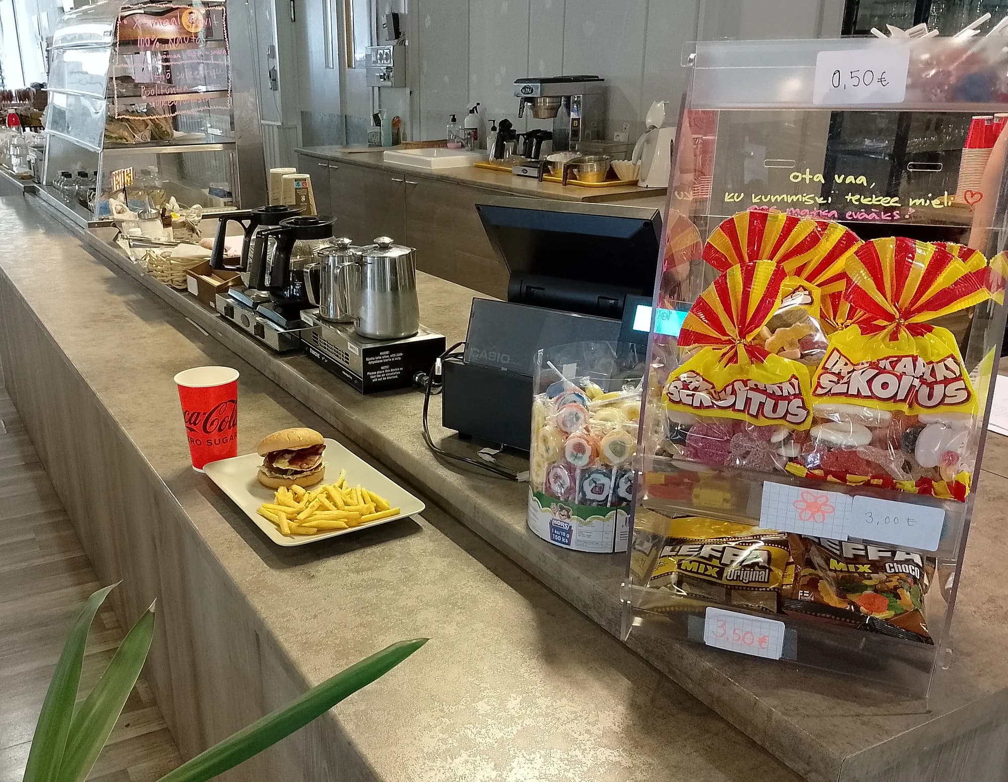 Laukaanhovi ravintola Nokkakiven huvipuistossa 3
